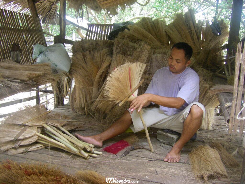 broom maker